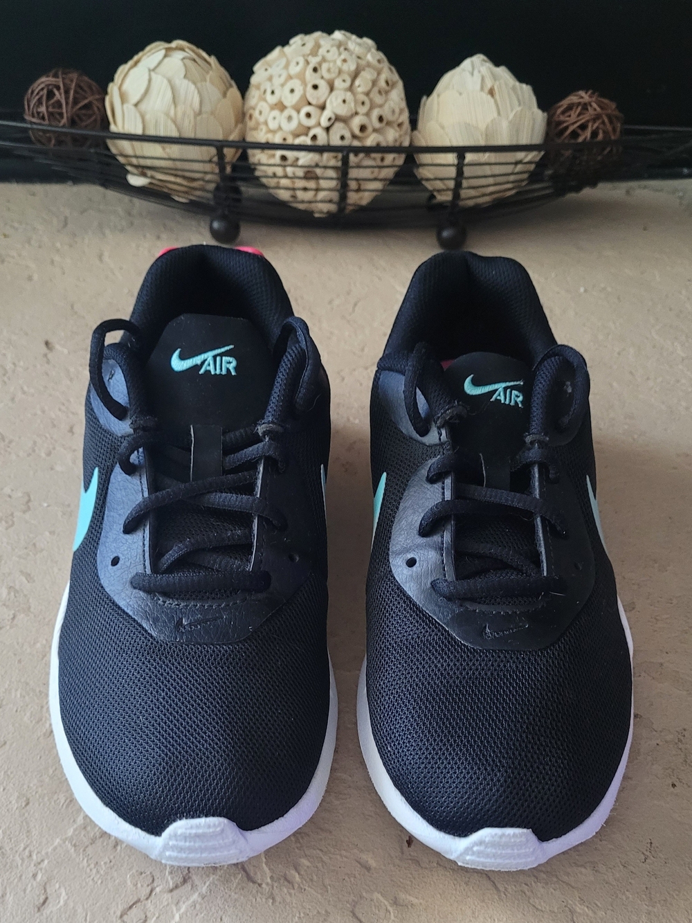Size 6.5 Nike Air Max Oketo Black Aurora Running Women Sneakers  CT1543-001